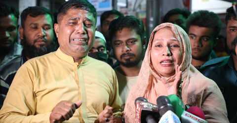 ঢাবিতে সাবেক শিক্ষকের গাড়িচাপায় নারীর মৃত্যু